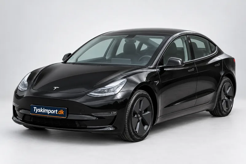 Illustrativ, AI-redigeret sort Tesla Model 3 set skråt forfra